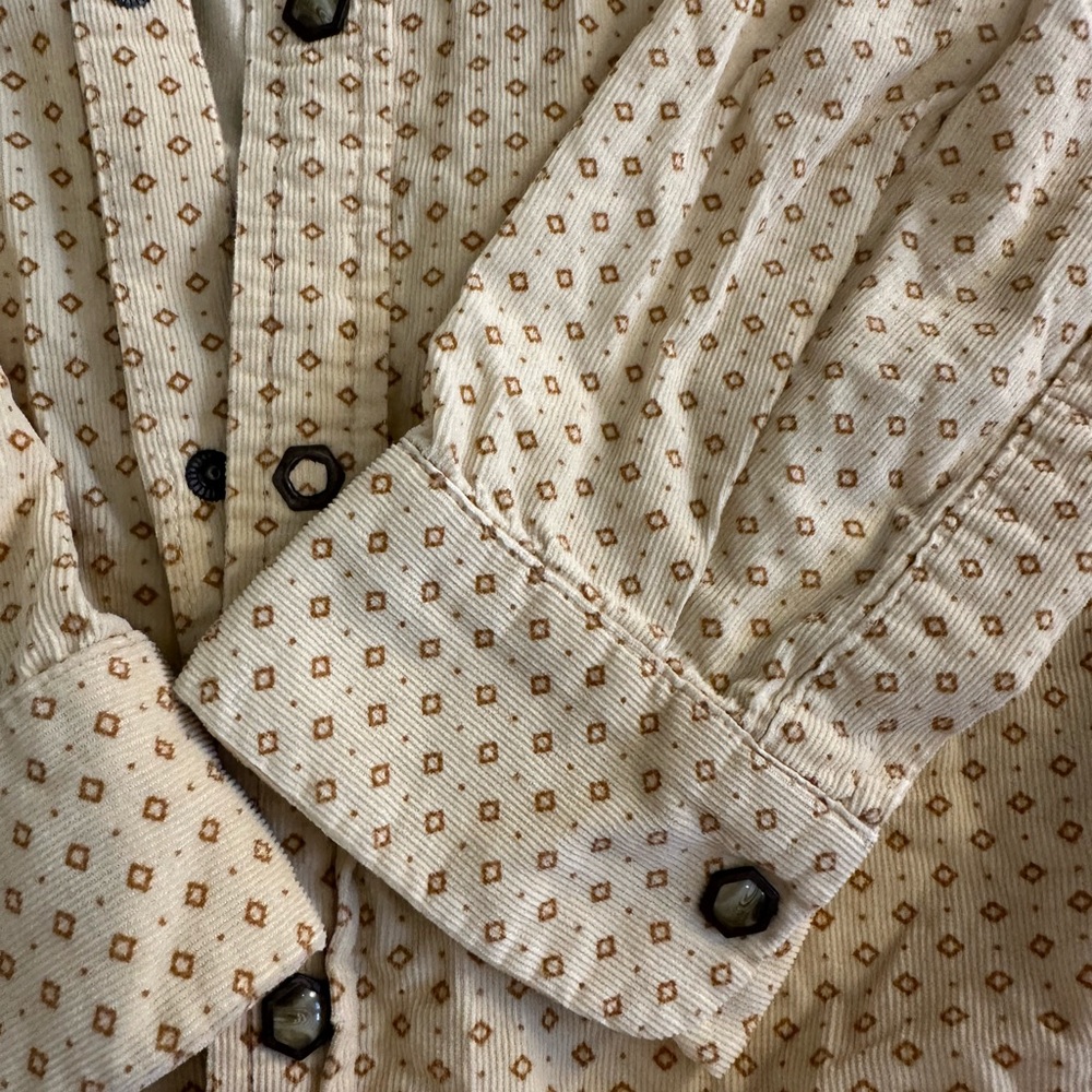 Cutest Button Up! - Picture 2 of 4